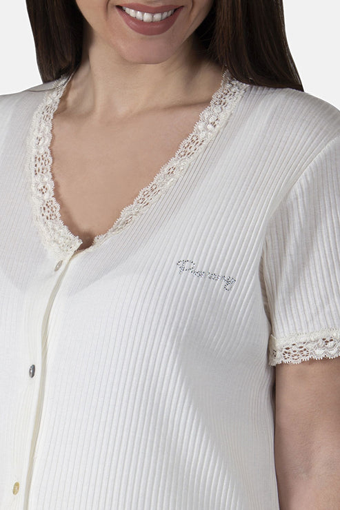 Camicia clinica aperta davanti a mezza manica in cotone con applicazione in pizzo e strass